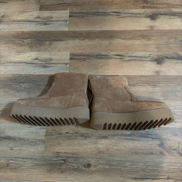 Chestnut Ugg Boot - Picture 3 of 8